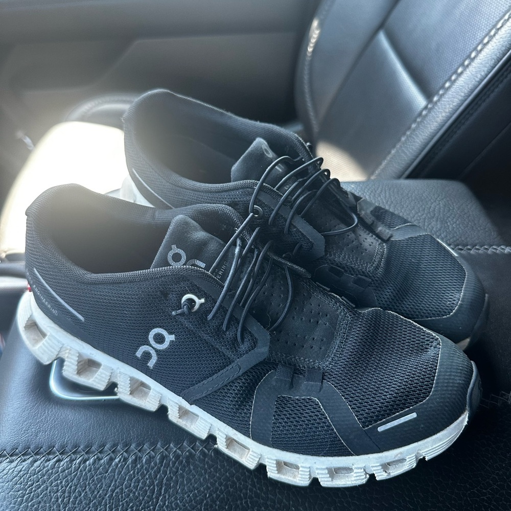 On cloud Swiss engineering shoes 7.5 women’s